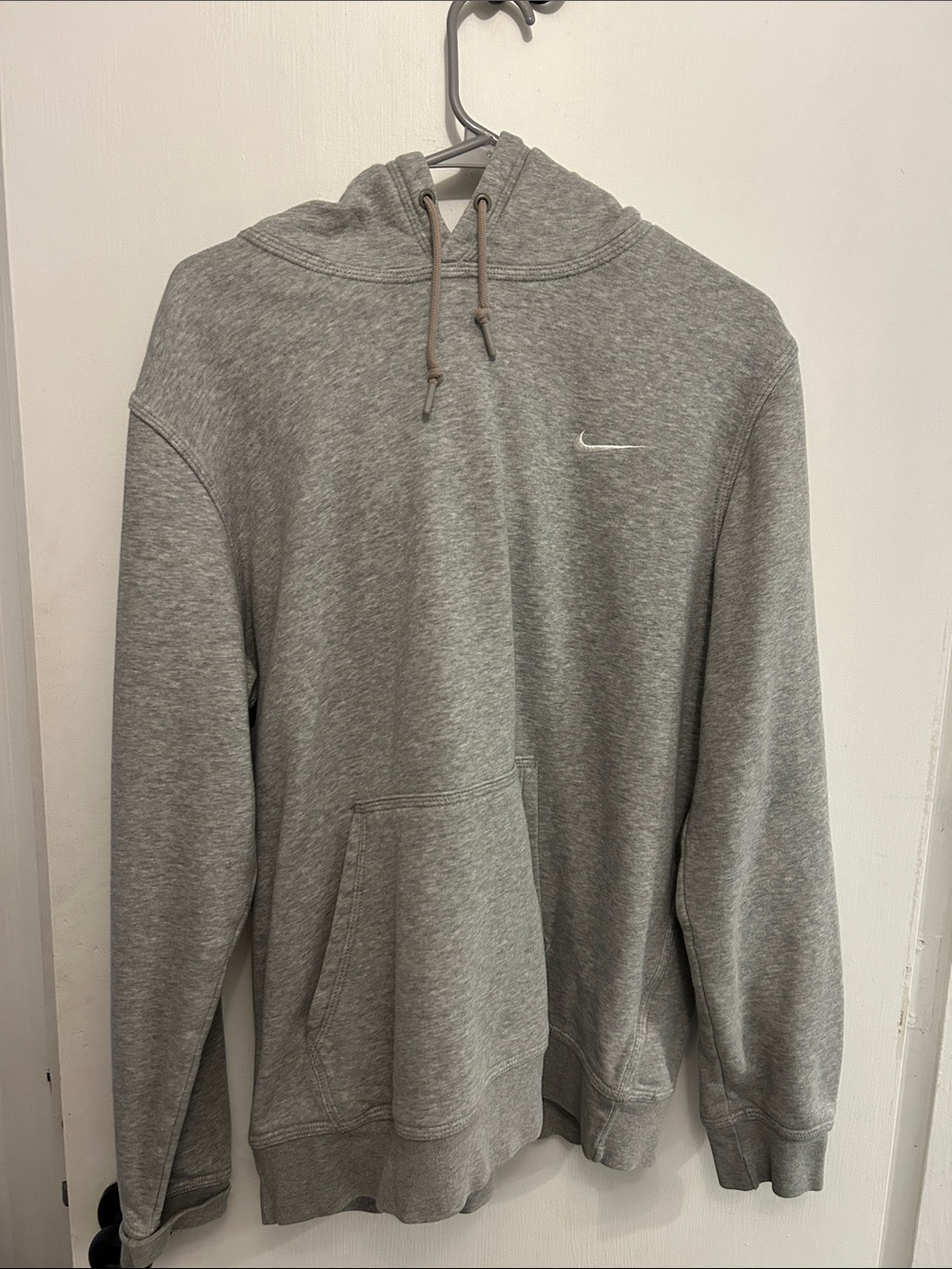 Nike Gray Men's Pullover Hoodie with Subtle Swoosh
